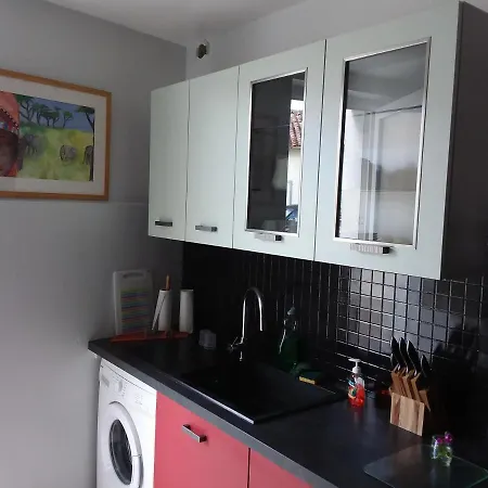 Colourful Well Equipped 2-bed House In * Le Vigeant