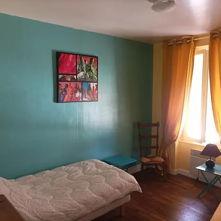 Colourful Well Equipped 2-bed House In *
