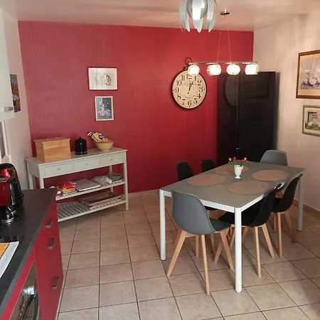 Colourful Well Equipped 2-bed House In *